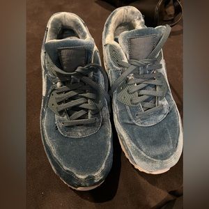 Nike Air Max Velvet Size 10